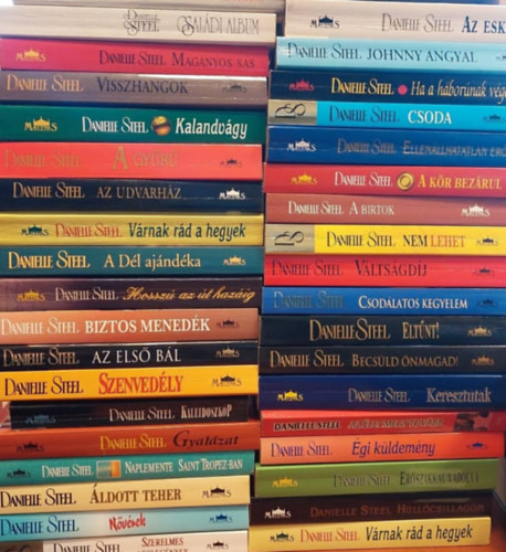 37 db Danielle Steel Ktet: A szellem, Csaldi album, Visszhangok, Kalandvgy, A gyr, Az udvarhz, Vrnak rd a hegyek, A dl ajndka, Hossz az t hazig, Biztos menedk, Dzenvedly, Kaleidoszkp, Gyalzat, Naplemente Saint-Trop