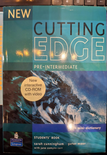 New Cutting Edge Pre-Intermediate Student's Book with mini-dictionary + CD-ROM