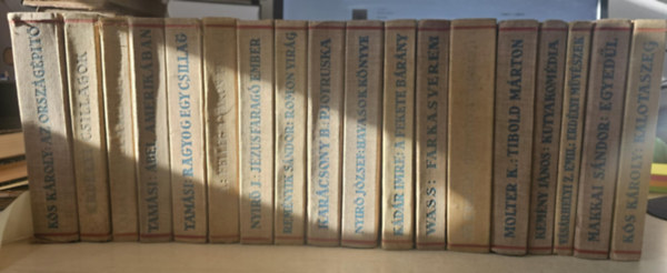 Makkai Sndor, Vsrhelyi Z. Emil, Kemny Jnos, Molter Kroly, Wass Albert, Kdr Imre, Nyr Jzsef, Karcsony Ben, Remnyik Sndor, Tamsi ron, Kuncz Aladr Ks Kroly - 18db Erdlyi Szpmves Ch, KNYVMENT AJNLAT: Az orszgpt+ Kalotaszeg+ Egyedl+ Erdlyi mvszek+ Kutyakomdia+ Tibold Mrton+ Farkasverem+ A fekete brny+ Havasok knyve+ Jzusfarag ember+ Pjotruska+ Romon virg+ Ragyog