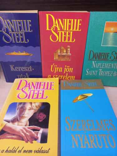 Danielle Steel knyvcsomag (10 darab) Eltnt!, Szvdobbans, gret, Az eskv, Mg a hall el nem vlaszt ,Naplemente Saint Tropez-ban, Szerelmes nyrut, Kalandvgy, Keresztutak, jra jn a szerelem