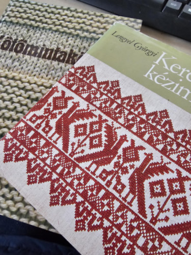 Keresztszemes k�zimunk�k + K�t�mintak�nyv