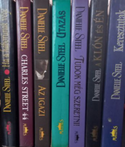 Danielle Steel - Danielle Steel knyvcsomag (7 darab) Charles street 44, Az igazi, Utazs, Tudok mg szeretni!, A kln s n, Keresztutak, Ha a hbornak vge