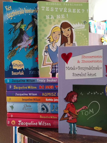 KNYVMENT AJNLAT, Knyvcsomag 10 db-os, ifjsgi regnyek, Matek+Kt getnival boszorkny+Testvrek?!Na ne!+Tracy Baker trtnete+Ki mer tbbet+Komisz lnyok+Ketts jtszma+Jgszikra+Aludj nlunk!+Lola Rose