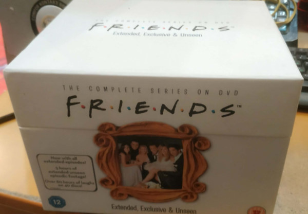 Friends Extended, Exclusive & Unseen - J�bar�tok Teljes 10 �vad �s f�zet, d�szdobozban (40 DVD)