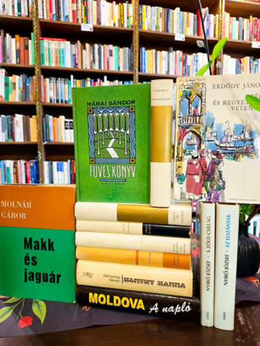 Moln�r G�bor, M�rai S�ndor, Ill�s B�la, Erd�dy J�nos, Ny�r� J�zsef, Darvas J�zsef, Mesterh�zi Lajos, Gergely S�ndor, G�l Gy�rgy, Moldova Gyrgy - Magyar irodalom k�nyvcsomag 12 darabos K�NYVMENT� AJ�NLAT: Makk �s jagu�r, F�ves k�nyv, Honfoglal�s, Sz�p �s kegyetlen Velence, Az elsz�ntak, A z�ld csillag, �g a Tisza, Okt�beri k�d, �llom�s, A b�natos boh�c, R�g�s �t, Honthy