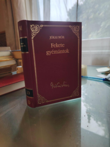 Fekete gy�m�ntok (J�kai M�r v�logatott m�vei 20.)