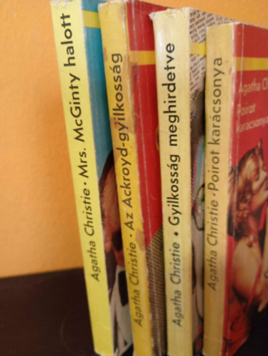 Agatha Christie - 4 db Agatha Christie k�nyv: Poirot kar�csonya - Gyilkoss�g meghirdetve - Az Ackroyd-gyilkoss�g - Mrs. McGinty halott
