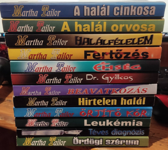 12db Martha Tailor knyv: A hall cinkosa, A hall orvosa, Hallflelem, Fertzs, hsg, Dr. Gyilkos, Beavatkozs, Hirtelen hall, rjt kr, Leukmia, Tves diagnzis, rdgi szrum