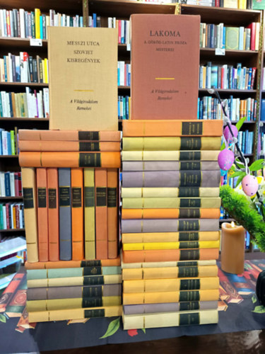 Thackeray, Huxley Aldous, Leonhard Frank, Francois Mauriac, Panait Istrati, Jorge Amado, Sinclair Lewis, Wells H. G., Thornton Wilder, Aragon, E.E. Kisch, Vercors, Theodor Font Robert Louis Stevenson - A Vil�girodalom remekei k�nyvcsomag darabos 34 K�NYVMENT� AJ�NLAT: Az �ld�z� (Latin-amerikai kisreg�nyek), �ngyilkosok klubja-H�rom kisreg�ny, a pendennis t�rt�nete I-II., A vak S�mson, J�zus tan�tv�nyai, �nekek �neke / A vil�gir