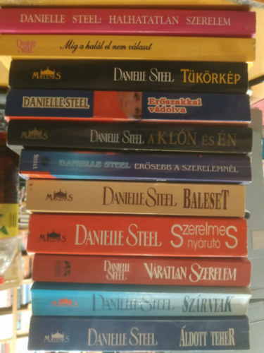 11 db Danielle Steel: Halhatatlan szerelem; M�g a hal�l el nem v�laszt; T�k�rk�p; Er�szakkal v�dolva; A kl�n �s �n; Er�sebb a szerelemn�l; Baleset; Szerelmes ny�rut�; V�ratlan szerelem; Sz�rnyak; �ldott teher