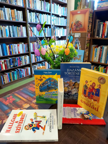 Ifj�s�gi k�nyvcsomag 6 darabos K�NYVMENT� AJ�NLAT:  Haz�nk t�rt�nete, Rosszcsont Peti �s a k�s�rteth�z, Beros�lt a rezesbanda, Sz�p kis csal�d, Szeleburdi csal�d, Hallgass a sz�vedre!