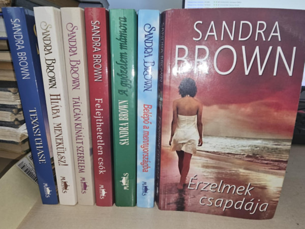 7db Sandra Brown knyv, KNYVMENT AJNLAT: Texas! Texas!+ Hiba meneklsz+ Tlcn knlt szerelem+ Felejthetetlen csk+ A gyzelem mmora+ Belp a mennyorszgba+ rzelmek csapdja