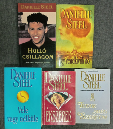 Danielle Steel - (5db) Danielle Steel romantikus könyvcsomag: Hullócsillagom / Egy rendkívüli nő / Vele vagy nélküle / Ékszerek / Tudok még szeretni