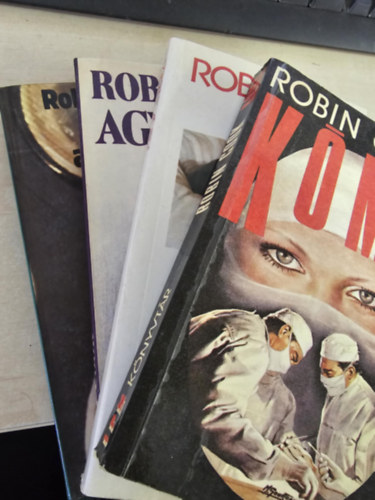 4db Cook k�tet: Ak�r az Isten+ Agymos�s+ L�z+ K�ma