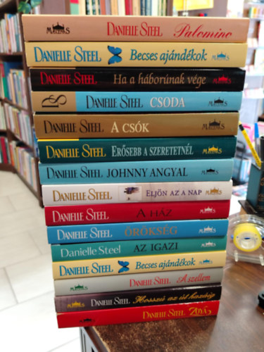 Daniel Steel - KNYVMENT AJNLAT, 15 DB. Daniel Steel. Palomino+Becses ajndkok+Ha a hbornak vge+Csoda+A csk+Ersebb a szeretetnl+Johnny angyal+Eljn az a nap+A hz+rksg+Az igazi+Becses ajndkok+A szellem+Hossz az t hazig+Zoya