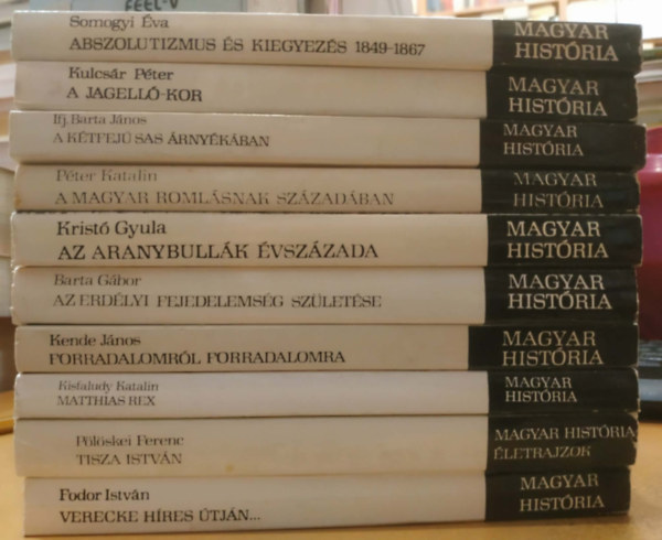 10 db Magyar Hist�ria: Abszolutizmus �s kiegyez�s 1849-1867; A Jagell�-kor; A k�tfej� sas �rny�k�ban; A magyar roml�snak sz�zad�ban; Az aranybull�k �vsz�zada; Az erd�lyi fejedelems�g sz�let�se; Forradalomr�l forradalomra; Matthias