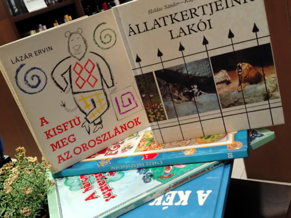 KNYVMENT AJNLAT, 5 DB. Gyerekknyvek. llatkertjeink laki, A kisfi meg az oroszlnok, tkezz egszsgesen! - receptek s hasznos tudnivalk, A hromlb suszterszk mesi, A kk tndr