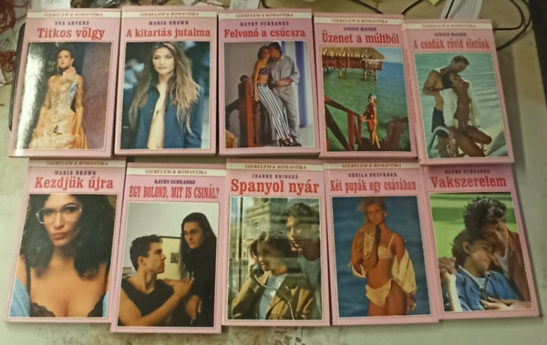 10 db Szerelem s romantika (51-60) lapszmig: Titkos vlgy +A kitarts jutalma +Felvon a cscsra +zenet a mltbl +A csodk rvid letek +Kezdjk jra +Egy bolond, mit csinl? +Spanyol nyr +Kt pupk egy csvban +Vakszerele