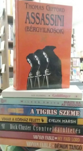 8 db-os K�NYVMENT� AJ�NLAT, krimi: D�montang�+ My fair Lord+ Csontvel��t�ltet�s+ Vihar a k�rh�z felett+ A tigris szeme+ Ki�lts r� az �rd�gre!+ Goldfinger+ Assassini (b�rgyilkosok)