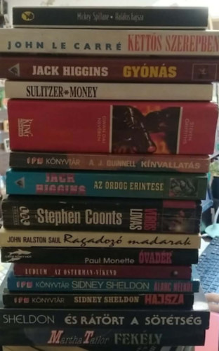 15 db-os K�NYVMENT� AJ�NLAT, krimi: Hal�los hajsza+ Kett�s szerepben+ Gy�n�s+ Money+ Gwan Dai nev�ben+ K�nvallat�s+ Az �rd�g �rint�se+ V�r�s lovas+ Ragadoz� madarak+ �vad�k+ Az Osterman-v�kend+ �larc n�lk�l+ Hajsza+ �s r�t�r