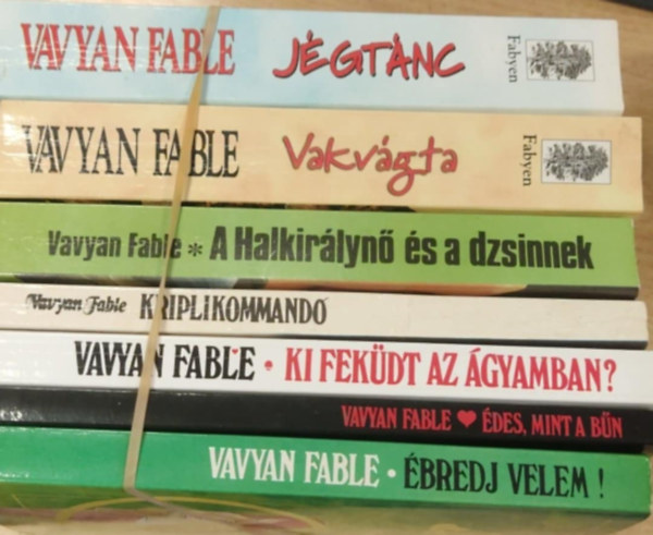 Vavyan Fable csomag (7 ktet): Jgtnc + bredj velem + Vakvgta + Ki fekdt az gyamban? + A halkirlyn s a dzsinnek + Kriplikommand + des, mint a bn
