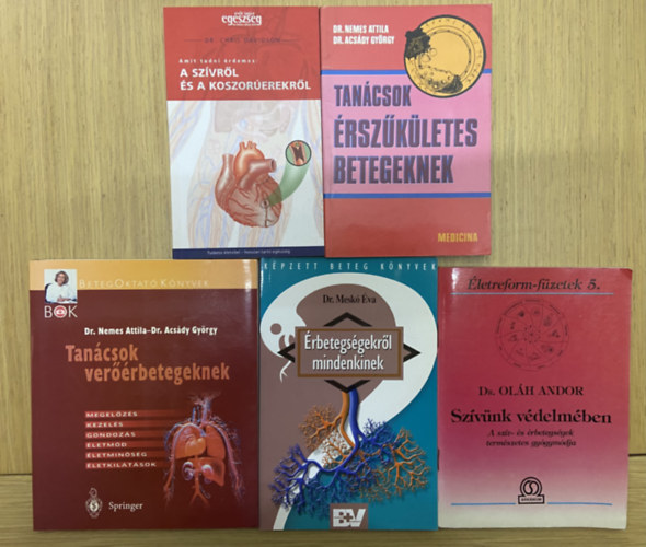 5 db k�nyv a sz�vr�l �s az �rrendszeri betegs�gekr�l - Tan�csok ver��rbetegeknek, �rbetegs�gekr�l mindenkinek, Sz�v�nk v�delm�ben, Tan�csok �rsz�k�letes betegeknek, Amit tudni �rdemes: A sz�vr�l �s a koszor�erekr�l