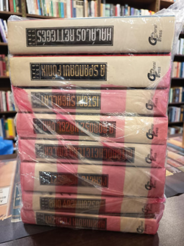 8 db Greg Iles K�NYVMENT� AJ�NLAT: Kit�r�lhetetlen eml�k + A gonosz k�zel van + Isteni sugallat + A spandaui f�nix + Fekete kereszt + Harmadik fokozat + Huszonn�gy �ra+ Hal�los retteg�s