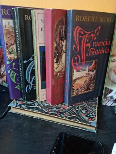 5 db Merle k�nyv: Francia hist�ria, Szenved�lyes szeretet, K�t nap az �let, Csik��veink, J� v�rosunk, P�rizs