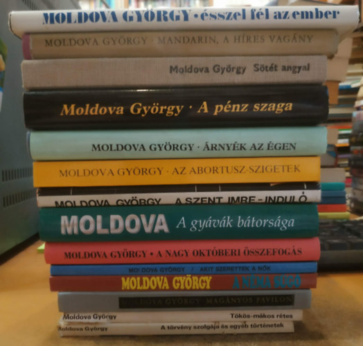 Moldova György - 14 db Moldova György: Magányos pavilon; A törvény szolgája és egyéb történetek; Tökös-mákos rétes; A néma súgó; A gyávák bátorsága; A Nagy Októberi összefogás; Akit szerettek a nők; A pénz szaga