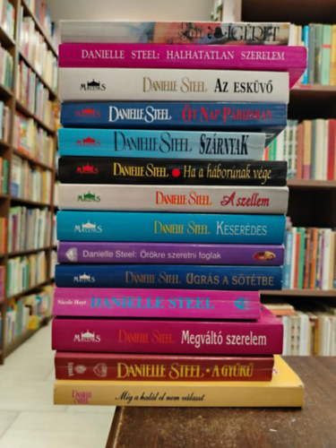 K�NYVMENT� AJ�NLAT, 14 db. Danielle Steel. �g�ret+ Halhatatlan szerelem+ Az esk�v�+ �t nap P�rizsban+ Sz�rnyak+ Ha a h�bor�nak v�ge+ A szellem+ Keser�des+ �r�kre szeretni foglak+ Ugr�s a s�t�ts�gbe+