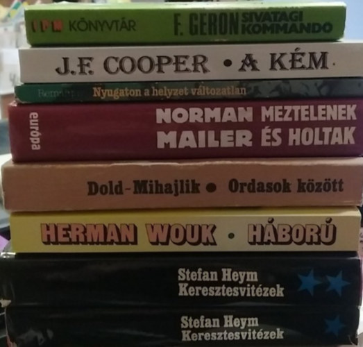 Herman Wouk, Dold-Mihajlik, Norman Mailer, Remarque, J. F Cooper, Frank Geron Stefan Heym - 7 db-os K�NYVMENT� AJ�NLAT, h�bor�s reg�ny nyolc k�tetben: Keresztesvit�zek I-II.+ H�bor�+ Ordasok k�z�tt+ Meztelenek �s holtak+ Nyugaton a helyzet v�ltozatlan+ A k�m+ Sivatagi kommand�