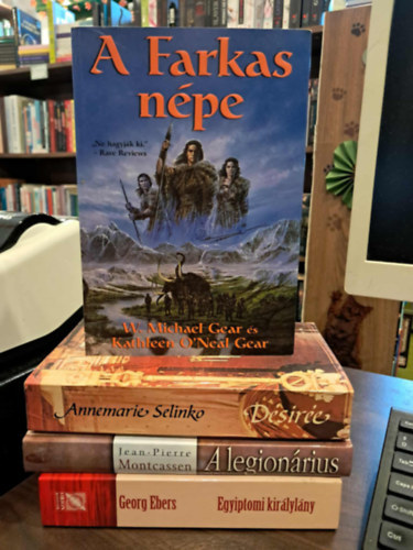 4 db-os t�rt�nelmi reg�nyek K�NYVMENT� AJ�NLAT: A Farkas n�pe+ D�sir�e+ A legion�rius+ Egyiptomi kir�lyl�ny