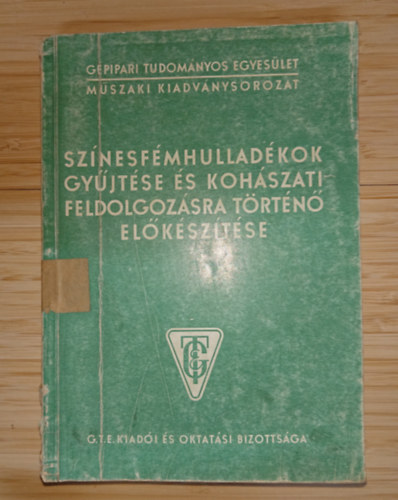 Sz�nesf�mhullad�kok gy�jt�se �s koh�szati feldolgoz�sra t�rt�n� el�k�sz�t�se