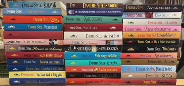 36 db Danielle Steel knyv: Szrnyak, rksg, Zoya, Keserdes, Csaldi album, Az let megy tovbb, Hossz at t hazig, Hz a Remny utcban, Egyszer az letbne, Ugrs a sttbe, Vrnak rd a hegyek, Ellenllhatatlan erk, A g