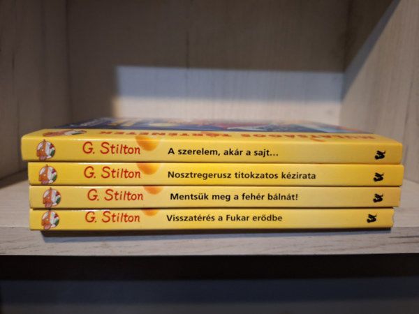 4 ktet egytt: A szerelem, akr a sajt... + Nosztregerusz titokzatos kzirata + Mentsk meg a fehr blnt! + Visszatrs a Fukar erdbe