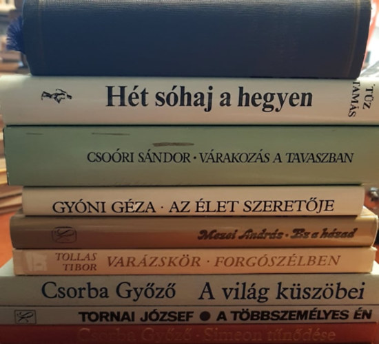 9 db Magyar kltk verseskteteibl: Ht shaj a hegyen, Tth rpd sszes versei s versfordtsai, Vrakozs a tavaszban, Az let szeretje, A tbbszemlyes n, Simeon tndse, Ez a hzad, Forgszlben, A vilg kszbe