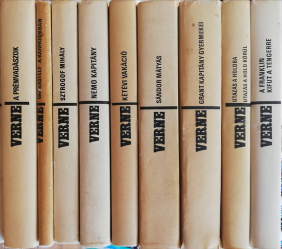 9 Jules Verne Gyula k�tet M�ra( A pr�mvad�szok , V�rkast�ly a K�rp�tokban , Strogof Mih�ly , Nemo kapit�ny , K�t�vi vak�ci� , S�ndor M�ty�s , Grant kapit�ny gyermekei , Utaz�s holdra Utaz�s a hold k�r�l , A Franklin kifut a teng