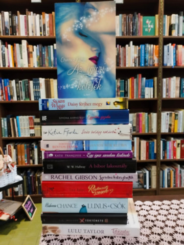 Romantikus k�nyvcsomag 12 darabos K�NYVMENT� AJ�NLAT: X t�rt�nete, Titokzatos szerencse, Luxus �s cs�k, R�gt�nz�tt szerelem, Szerelmi katasztr�f�k, A b�bor lakoszt�ly, Egy igaz szerelem t�rt�nete, Mag�nyos n�k klubja, Sz�z boldog