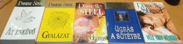 5 db Danielle Steel: Az eskv + Gyalzat + Szvdobbans + Ugrs a sttbe + Vele vagy nlkle