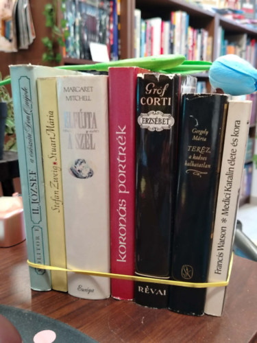 K�NYVMENT� AJ�NLAT, 7 DB. T�RT�NELMI REG�NYEK. II. J�zsef a cs�sz�ri Don Quijote, Stuart M�ria, Elf�jta a sz�l, Koron�s portr�k, Erzs�bet, Ter�z a kedves halhatatlan, Medici Katalin �lete �s kora