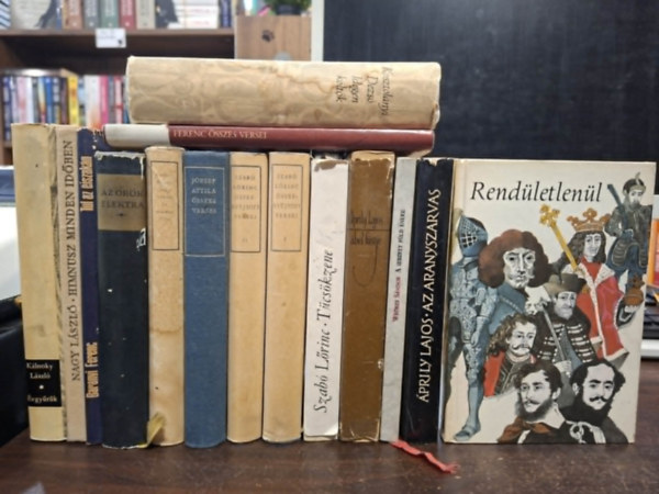 15 k�tetes verses k�nyvcsomag, K�NYVMENT� AJ�NLAT: Rend�letlen�l (magyar k�lt�k versei t�rt�nelm�nk nagyjair�l), Idegen k�lt�k, K�lcsey Ferenc �sszes versei, Az aranyszarvas, A sebzett f�ld �neke, �bel f�stje, T�cs�kzene,