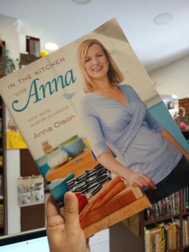 In the Kitchen with Anna: New Ways With the Classics / A konyh�ban Ann�val: A klasszikusok �j k�nt�sben/