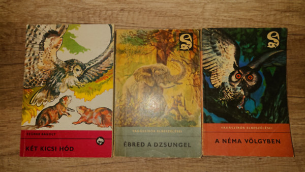 3 k�tet a Delfin k�nyvek c�m� sorozatb�l �llatokkal a f�szerepben: �bred a dzsungel, A n�ma v�lgyben, K�t kicsi h�d