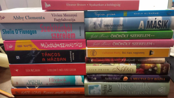 17 db-os romantikus knyvcsomag: Nyakunkon a boldogsg, Papron prma, A msik, Vivien Mennyei Fagylaltozja, Szaktsbl szerelem, Mkrmszakadtig, Tncos a hzban, Szerelem s ms fura szavak, Hvsok a mennybl, Rossz anyk