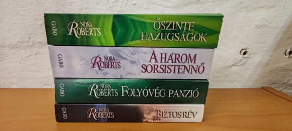 Nora Roberts - Nora Roberts knyvcsomag