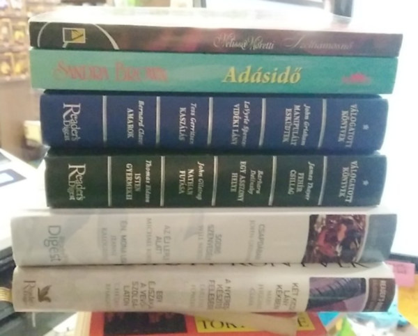 6 db-os K�NYVMENT� AJ�NLAT: romantikus: Ad�sid�+ Manipul�lt esk�dtek /Vid�ki l�ny /Kasz�l�s /Amarok+ Feh�r csillag /Egy asszony helye /Nathan fut�sa /Isten gyermekei+ Csapd�ban /Sodr� szenved�ly /Az �j leple alatt /�n, Mona Lisa+