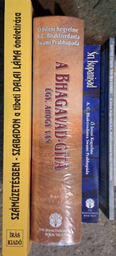 K�nny� utaz�s m�s bolyg�kra + Sri isopanisad + A bhagavad gita + Sz�m�zet�sben - Dalai L�ma ( 4 db k�nyv )