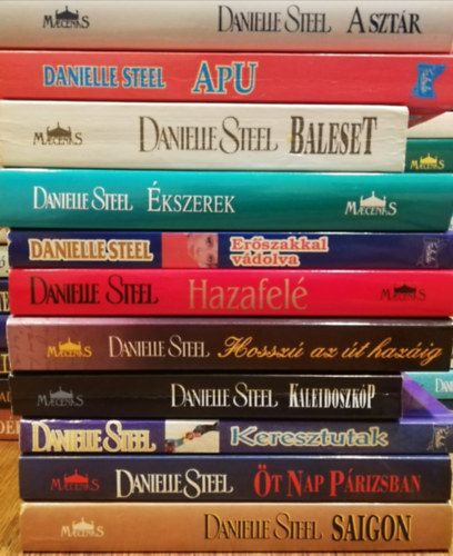 11 db Danielle Steel knyv(A sztr, Apu, Baleset, kszerek, Erszakkal vdolva, Hazafel, Hossz az t hazig, Kaleidoszkp, Keresztutak, t nap Prizsban, Saigon)