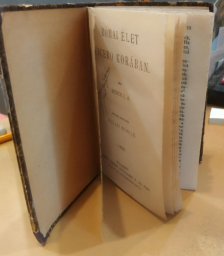 8 m� egybek�tve: R�mai �let Cicero kor�ban; Romeo �s Julia; 1848. m�rczius 15.; Kisfaludy S�ndor v�logatott reg�i; Szabolcska Mih�ly versek; Magyar n�pdalok; Caius Julius Caesar;Mikes Kelemen t�r�korsz�gi levelei