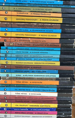 29 db k�tet a Delfin k�nyvek sorozatb�l